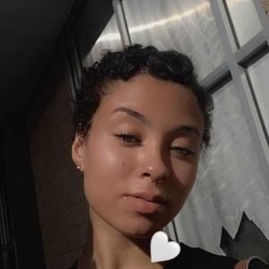 Meet your Posher, Tiffanÿ